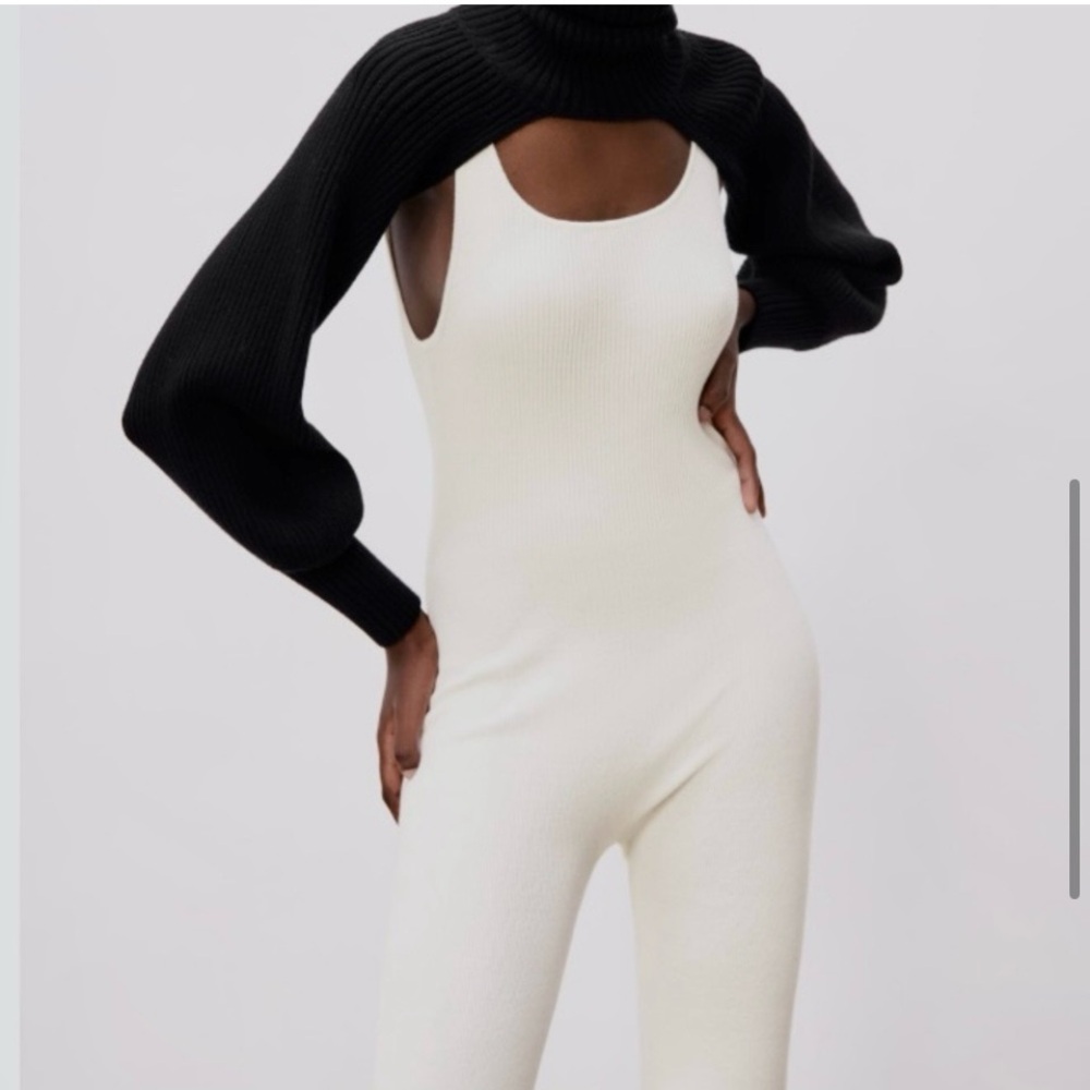 Jet Black Pullover Scarf Arm Warmer
Mock Turtleneck Crop Medium